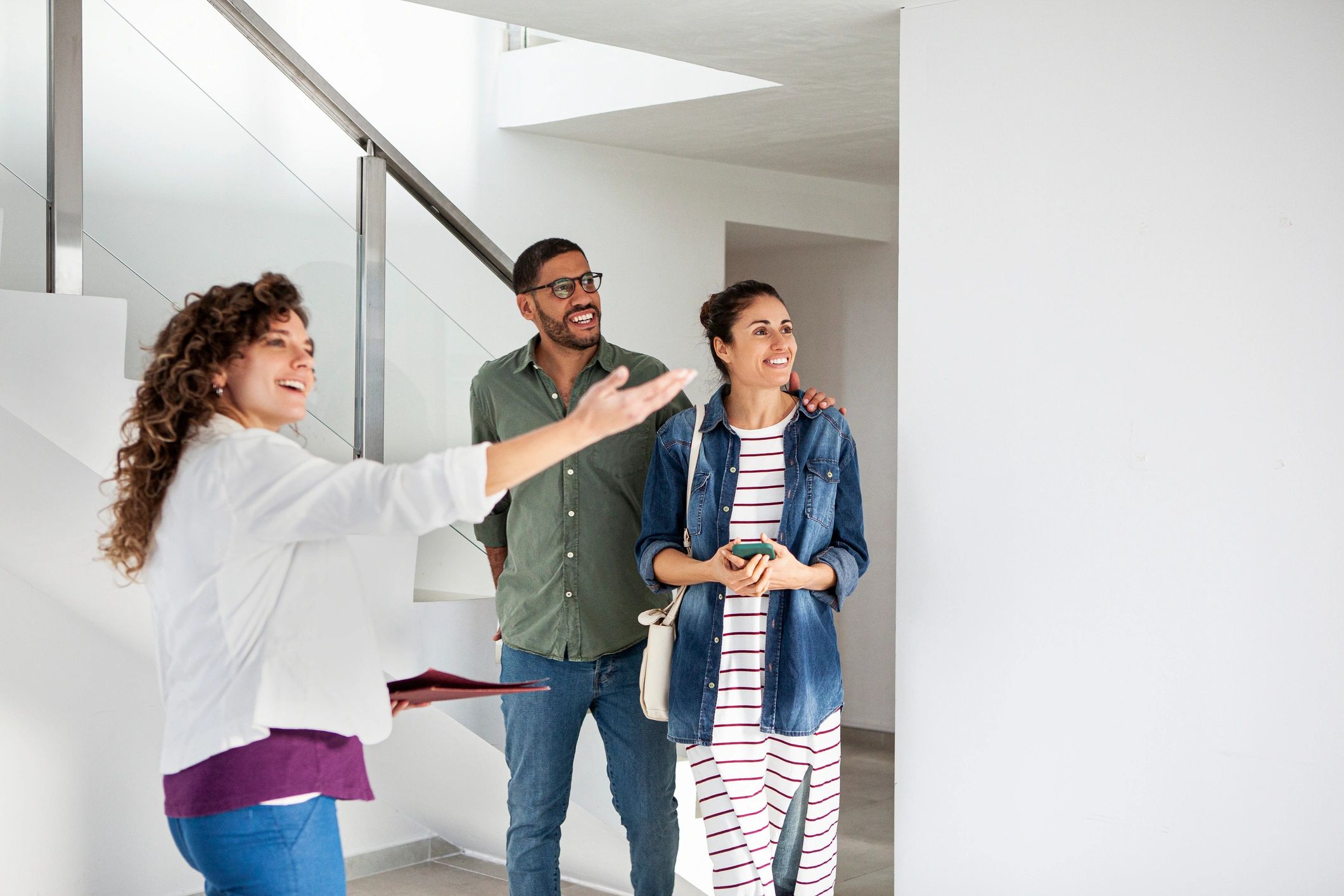 Real estate agent helping rental clients in Maryland